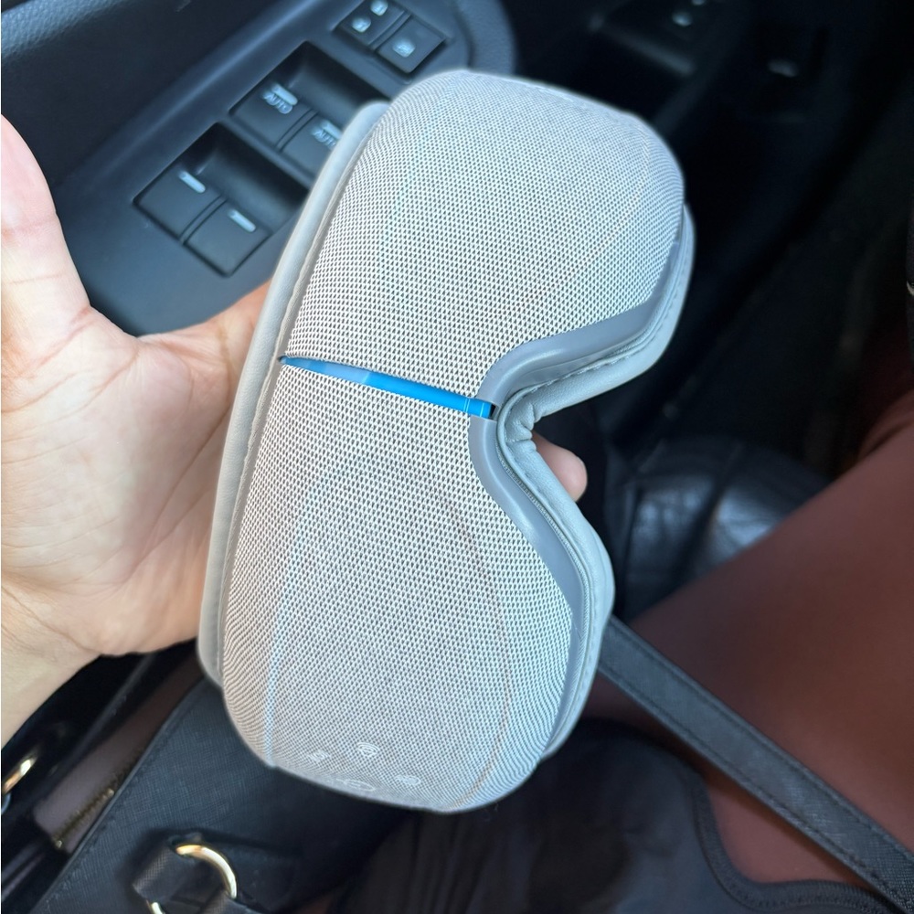 Eye massager